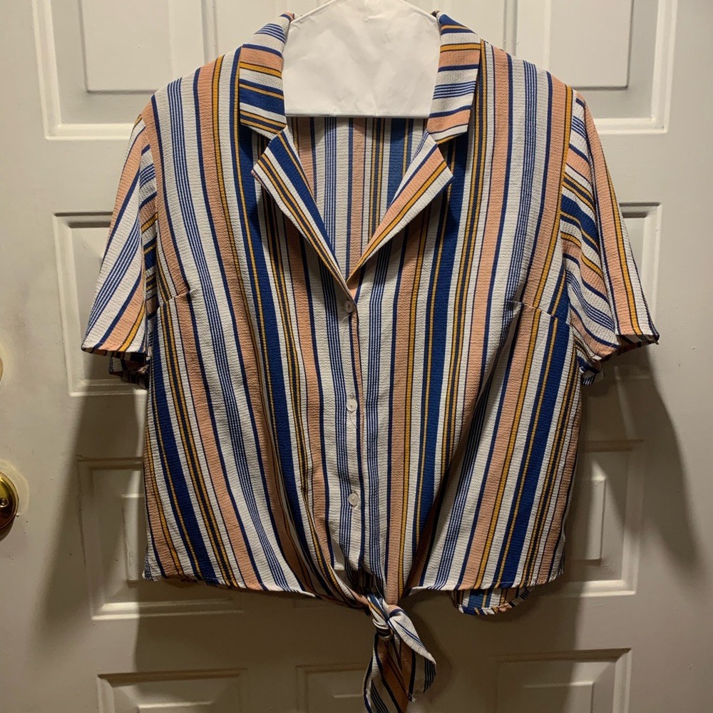 Cute bowler shirt inspired top with a cute from tie from MONTEAU size L